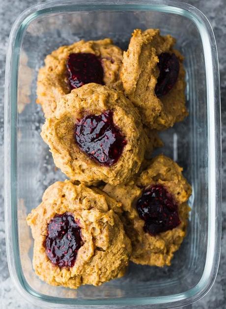 Peanut butter & jam breakfast cookies are an easy grab and go meal that you can prep ahead! Perfect for a snack or for breakfast; packed with 6 g protein and the delicious flavors of peanut butter and jam. #sweetpeasandsaffron #mealprep #breakfast #breakfastcookies
