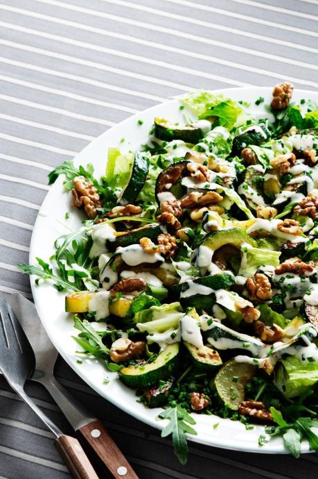 Low-carb zucchini and walnut salad