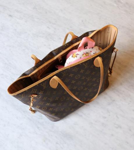 What’s in My Bag // LV Neverfull MM
