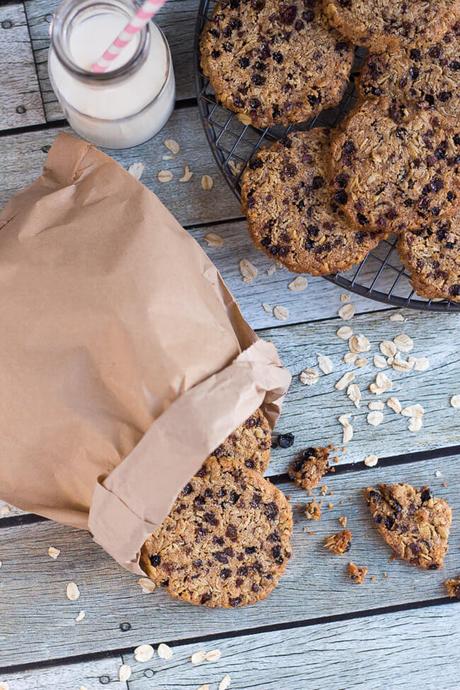 Currant & Cocoa Nib Wholegrain Cookies in under 30 Minutes