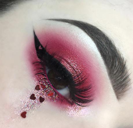 Wear Your Heart on Your Eyes, try this crazy eye makeup on This Valentine’s Day