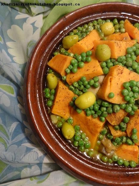 TAGINE DE POULET AUX PATATES DOUCES ET PETITS POIS / CHICKEN TAGINE WITH SWEET POTATOES AND SMALL PEAS / TAGINE DE POLLO CON BATATAS Y GUISANTES / طاجين الدجاج و البطاطا الحلوة و الجلبانة(البازلاء)