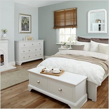 white bedroom furniture