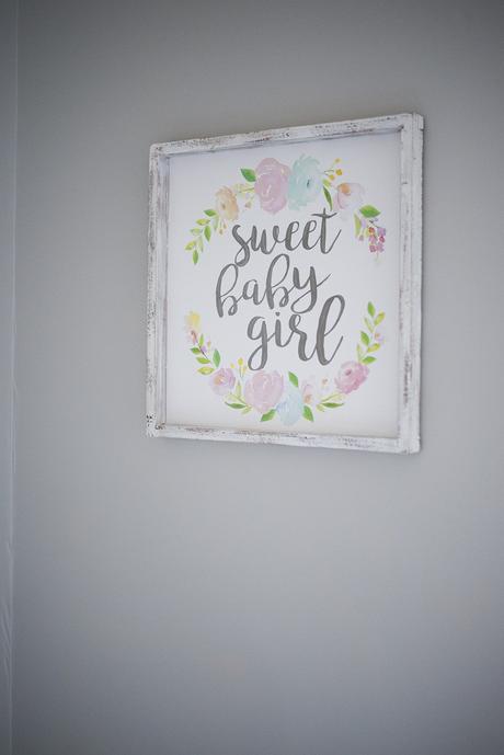 Baby girl nursery decor + 10 must haves for the baby nursery. 