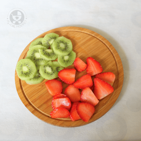 Strawberries and kiwis cut into slicees