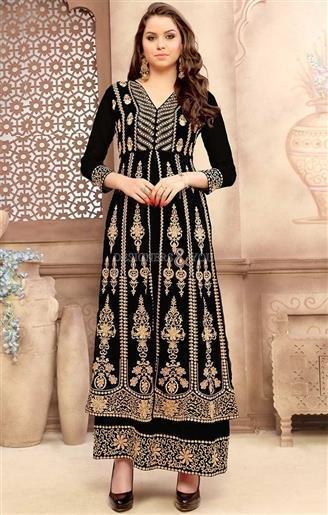 Enhance Your Beauty & Overall Personality With These Appealing Designer Suits