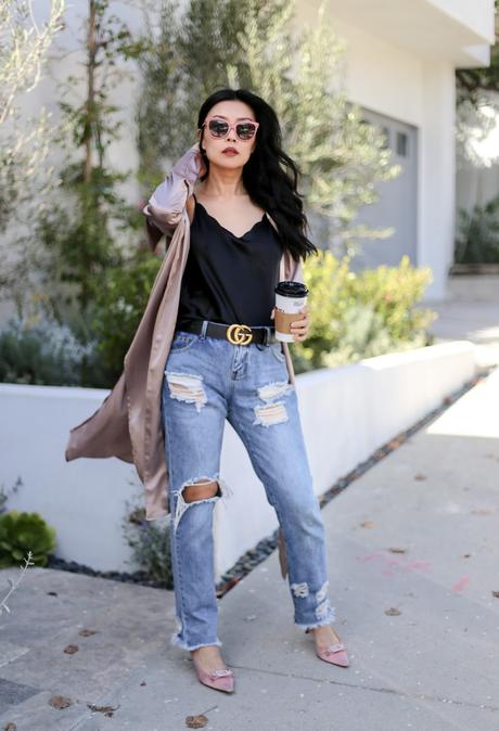 Ripped jeans casual outfit idea