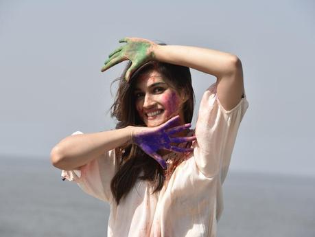 8 Holi Dresses You Should Wear While Playing Holi 8 Holi Dresses You Should Wear While Playing Holi