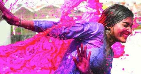 8 Holi Dresses You Should Wear While Playing Holi 8 Holi Dresses You Should Wear While Playing Holi