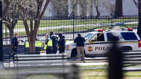 Man Shoots & Kills Himself Outside The White House