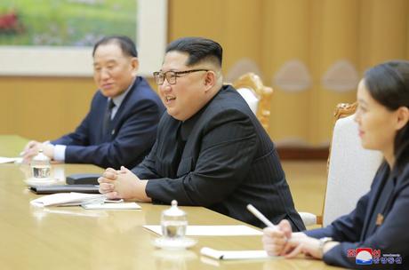 Kim Jong Un Meets High-Level ROK Delegation