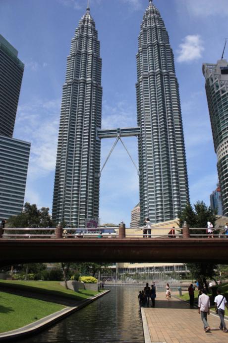 DAILY PHOTO: Petronas Towers by Night and by Day