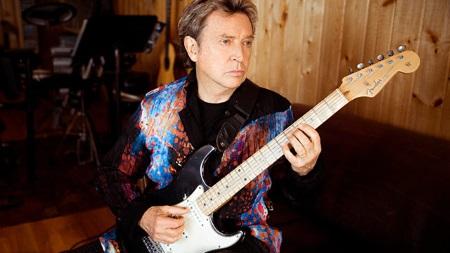 Andy Summers: multimedia shows in California