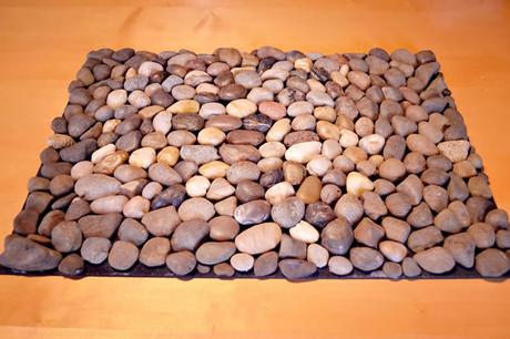 diy-pebble-rock-mat