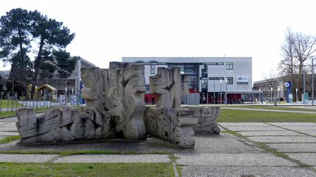 Exploring unusual sights on the Bordeaux University campus in Talence and Pessac