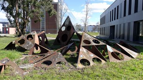 Exploring unusual sights on the Bordeaux University campus in Talence and Pessac