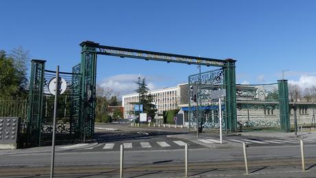 Exploring unusual sights on the Bordeaux University campus in Talence and Pessac