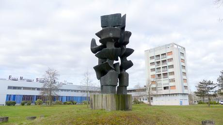 Exploring unusual sights on the Bordeaux University campus in Talence and Pessac