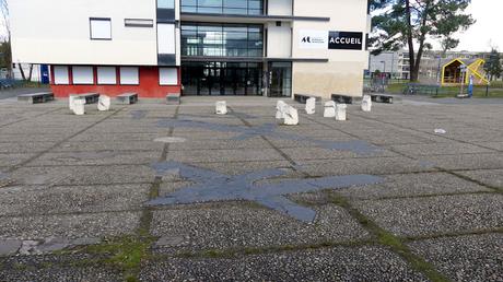 Exploring unusual sights on the Bordeaux University campus in Talence and Pessac