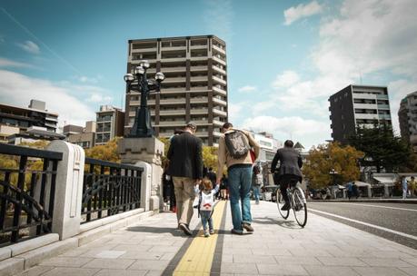 How To Stay Safe When Walking Through Busy Traffic Areas In The City