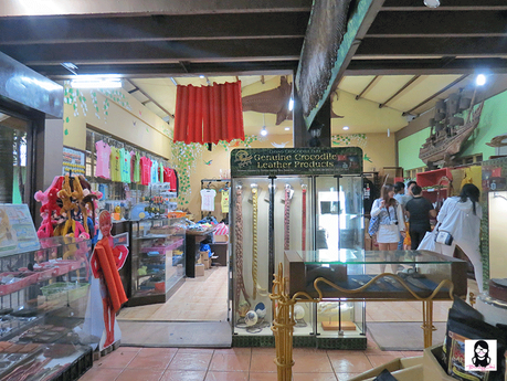 Souvenir shop in Davao Crocodile Park | Blushing Geek