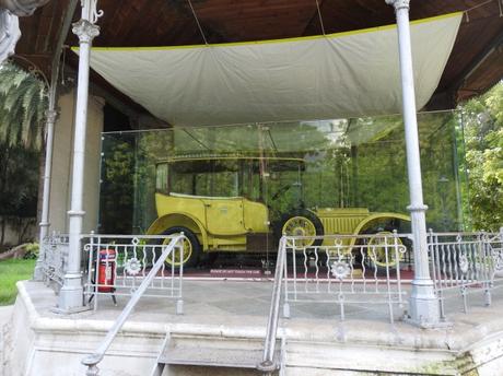 The 1912 canary yellow Rolls Royce at Chowmahalla Palace