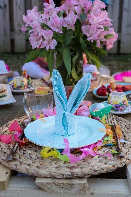 easter egg roll, easter backyard picnic, spring summer picnic, evening backyard party, tablescape for easter, sarah jessica parker gingham gap dress, lifestyle, mommy daughter blogger, myriad musings