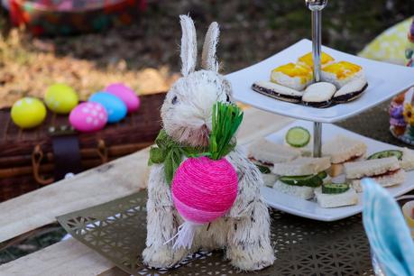 easter egg roll, easter backyard picnic, spring summer picnic, evening backyard party, tablescape for easter, sarah jessica parker gingham gap dress, lifestyle, mommy daughter blogger, myriad musings