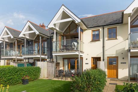 Where To Spend The Summer Holidays? Top Cottages For Your Stay!