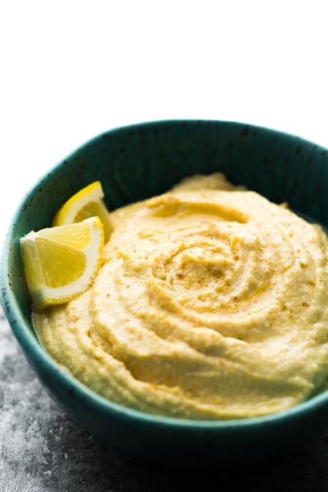 The BEST Easy Homemade Hummus