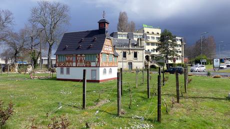 Villenave d’Ornon’s roundabout tributes to twin towns Seeheim-Jugenheim and Bridgend