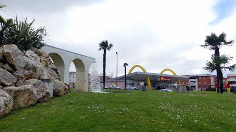 Villenave d’Ornon’s roundabout tributes to twin towns Seeheim-Jugenheim and Bridgend