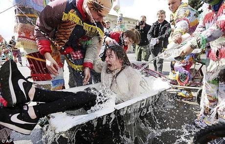 Smigus Dyngus: Wet Monday in Poland, What’s It All About? Smigus Dyngus: Wet Monday in Poland, What’s It All About?