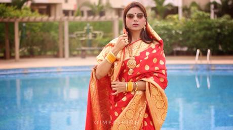 Red saree, Indian fashion Blogger, Banarasi saree, Ethnic bloggers, ethnic fashion, traditional fashion, How to wear a saree, How to wear red