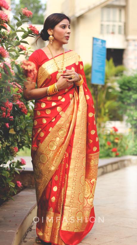 Red saree, Indian fashion Blogger, Banarasi saree, Ethnic bloggers, ethnic fashion, traditional fashion, How to wear a saree, How to wear red