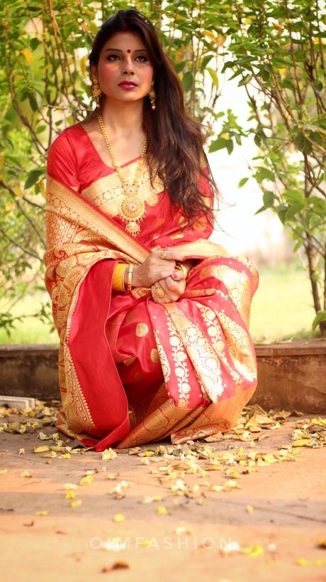 Red saree, Indian fashion Blogger, Banarasi saree, Ethnic bloggers, ethnic fashion, traditional fashion, How to wear a saree, How to wear red