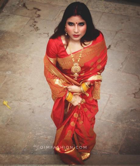 Red saree, Indian fashion Blogger, Banarasi saree, Ethnic bloggers, ethnic fashion, traditional fashion, How to wear a saree, How to wear red