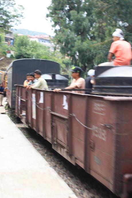 DAILY PHOTO: Scenes from the Shimla – Kalka Train