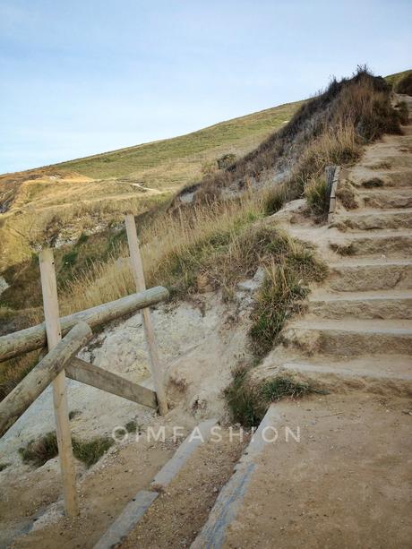 whwre is durdle door, where is lulworth cove, what is durdle door, How to reach durdle door, dorset, best beaches in the world, best beaches in england, best tourist places in england, visit England, best places to go in the world, most beautiful seaside in the world, travel bloggers Indian, Indian travel Bloggers, Ritu Pandit, Oimfashion travel