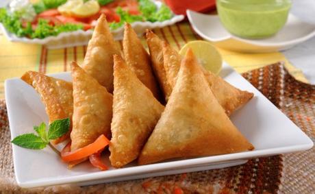 5 Mouth-Watering, Scrumptious Indian Snacks Perfect To Munch On Tea Time!