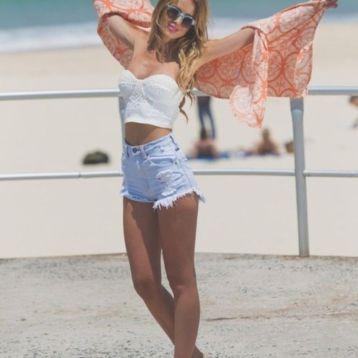 7 Essential Fashion & Accessory Items You Must Buy For That Stylish Beach Look!