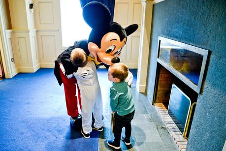 meeting mickey mouse disney, first time at disneyland paris, disneyland paris travel blog, disneyland, disneyland paris highlights, disneyland paris must do, vegetarians at disneyland paris, 