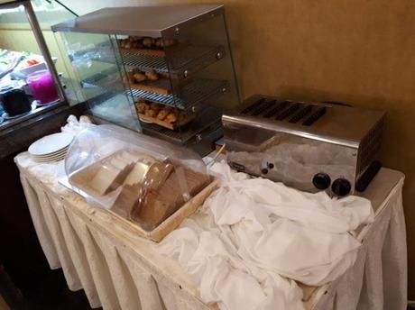 Backpacking in Saudi Arabia: Staying at the Hotel Mercure in Al Hamra, Jeddah Backpacking in Saudi Arabia: Staying at the Hotel Mercure in Al Hamra, Jeddah