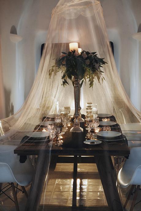 Black and gold hues wedding inspiration with a modern flair =