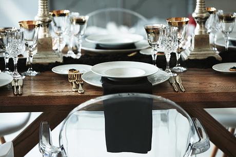Black and gold hues wedding inspiration with a modern flair =