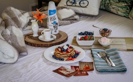 mothers day breakfast in bed, vanilla pancakes made with lefty field farms creamer, pancake recipe, mothers day gift guide, mothers day celebration, myriad musings 