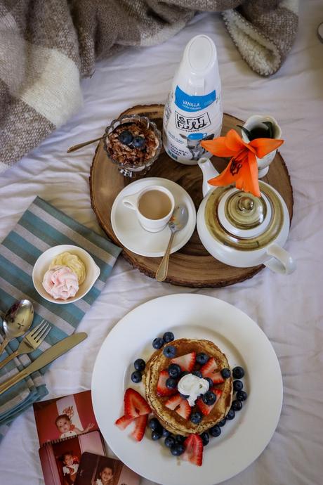 mothers day breakfast in bed, vanilla pancakes made with lefty field farms creamer, pancake recipe, mothers day gift guide, mothers day celebration, myriad musings 