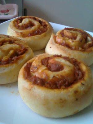 Pizza Rolls Recipe @ treatntrick.blogspot.com