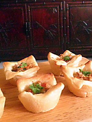 Tuna Pizza Cups Recipe @ treatntrick.blogspot.com