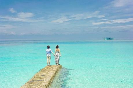 Couple on a summer beach vacation